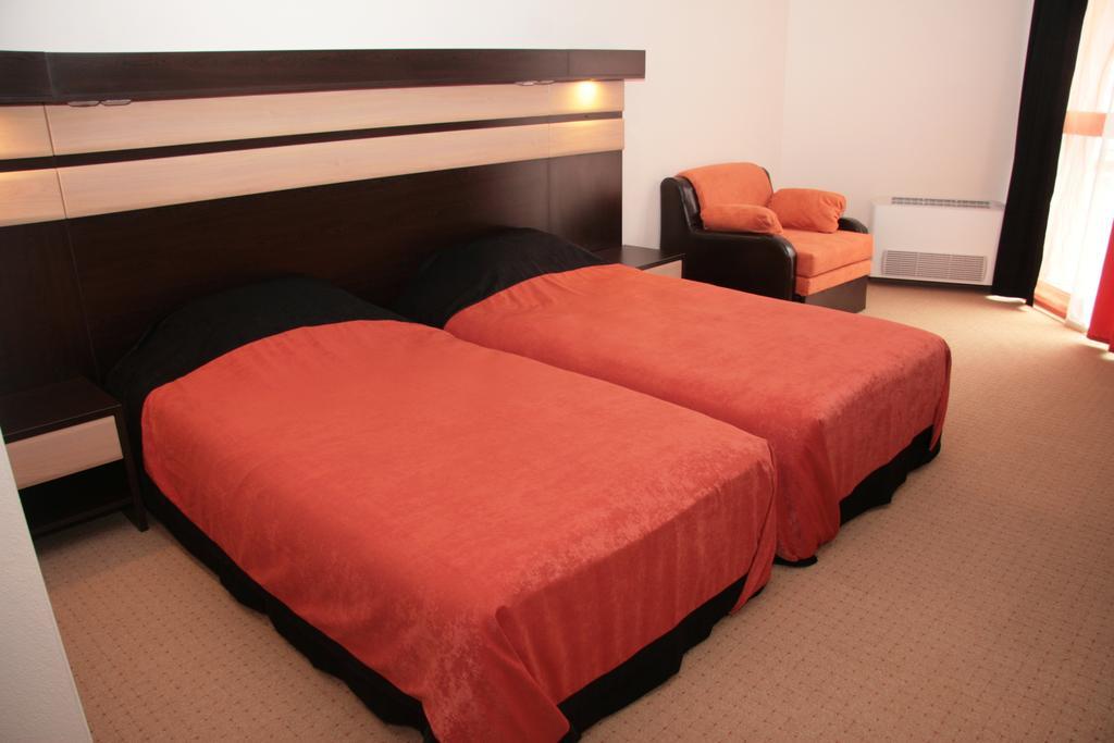 Hotel Byalo More Banite Cameră foto