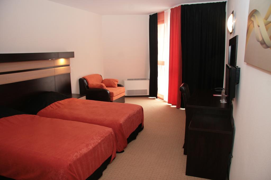 Hotel Byalo More Banite Cameră foto